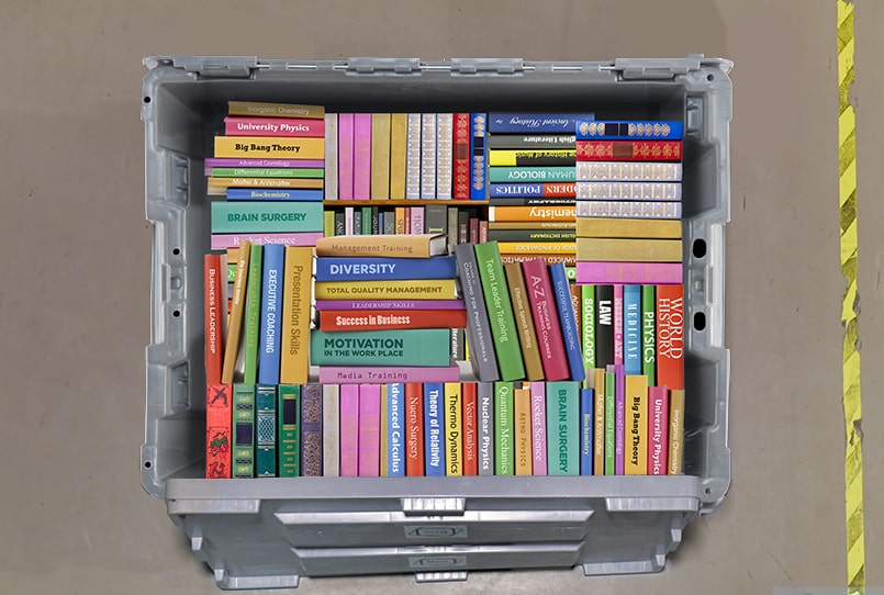 Une Small Box pleine de livres.